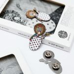 Значок Y&B «За волнами»