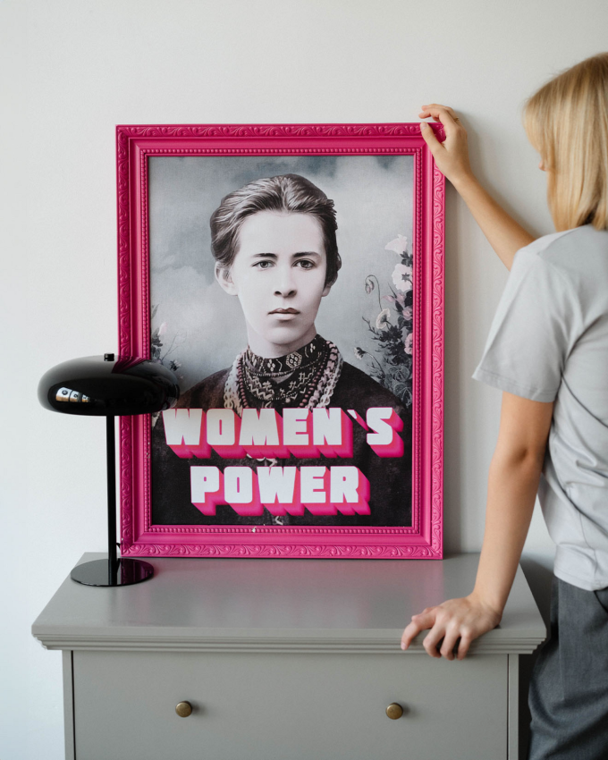 Картина в масивній рамі "Women`s power"