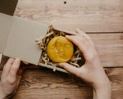 Свеча из пчелиного воска «Месяц и солнце»