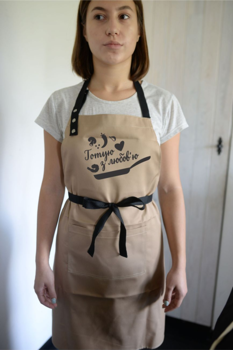 Фартук "Готовлю с любовью (сковородка)" бежевый