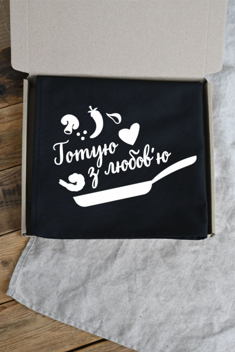 Фартук "Готовлю с любовью (сковородка)" черный