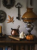 Бджолина свічка Привид білий