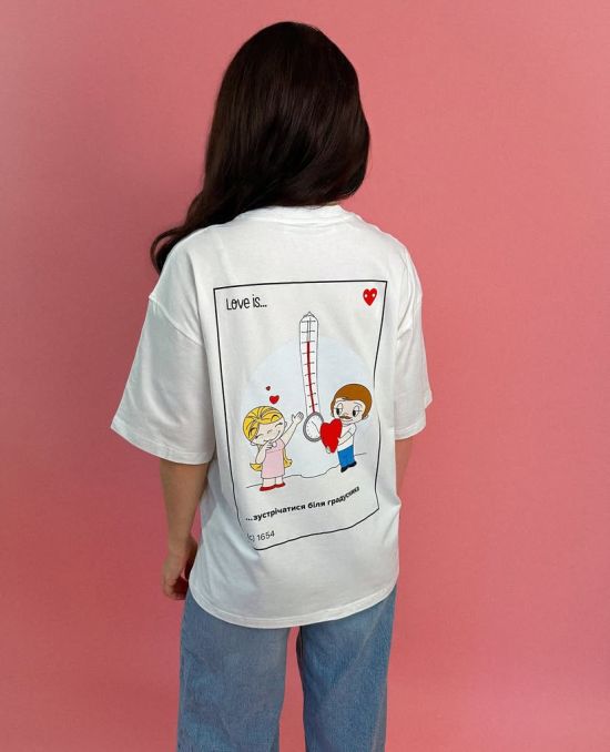 Футболка UM Store "Love is"
