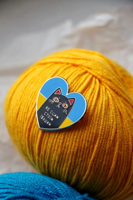 Значок "Кот в сердце"