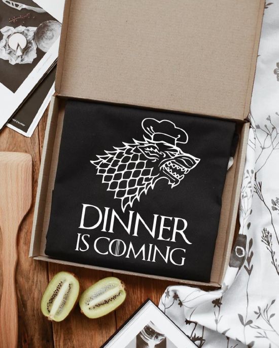 Фартук «Dinner is coming»