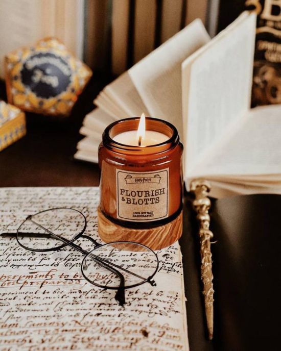 Соевая свеча по мотивам Гарри Поттера "Flourish and Blotts"