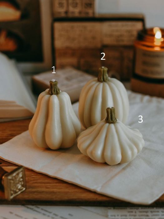 Пчелиная свеча--тыква белая