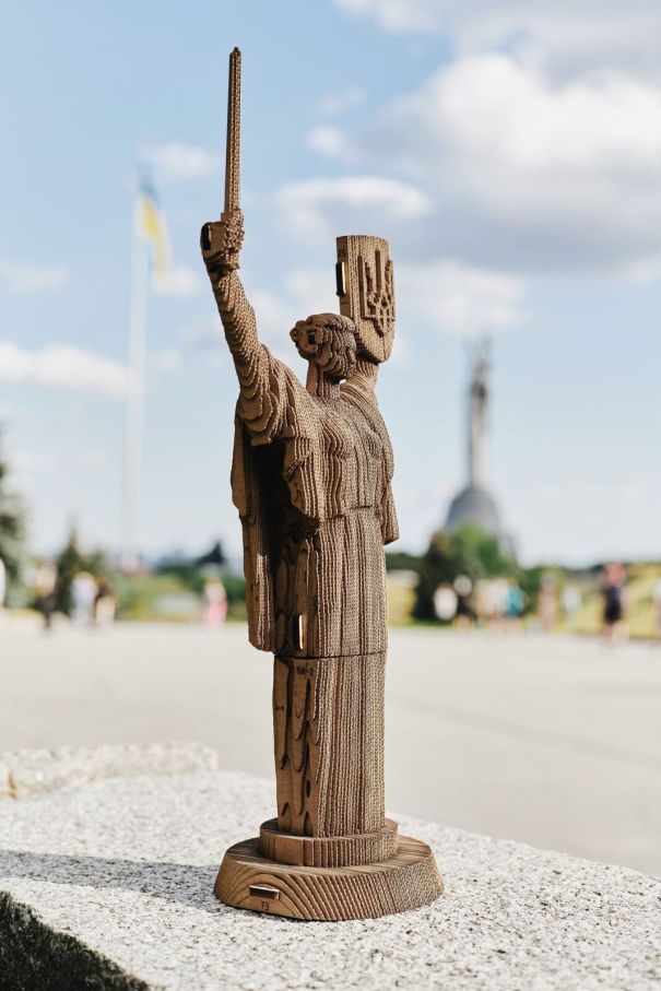 Картонний 3Д пазл "Україна-Мати"