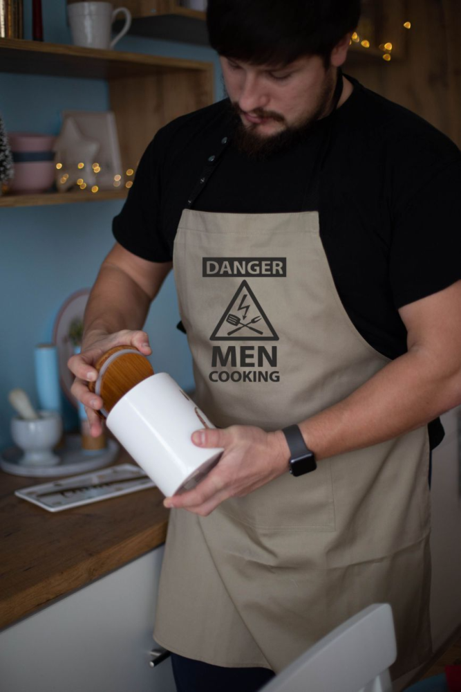 Фартук “Danger men cooking” бежевый