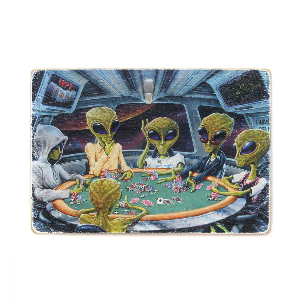 Деревянный постер "Aliens plaing poker"