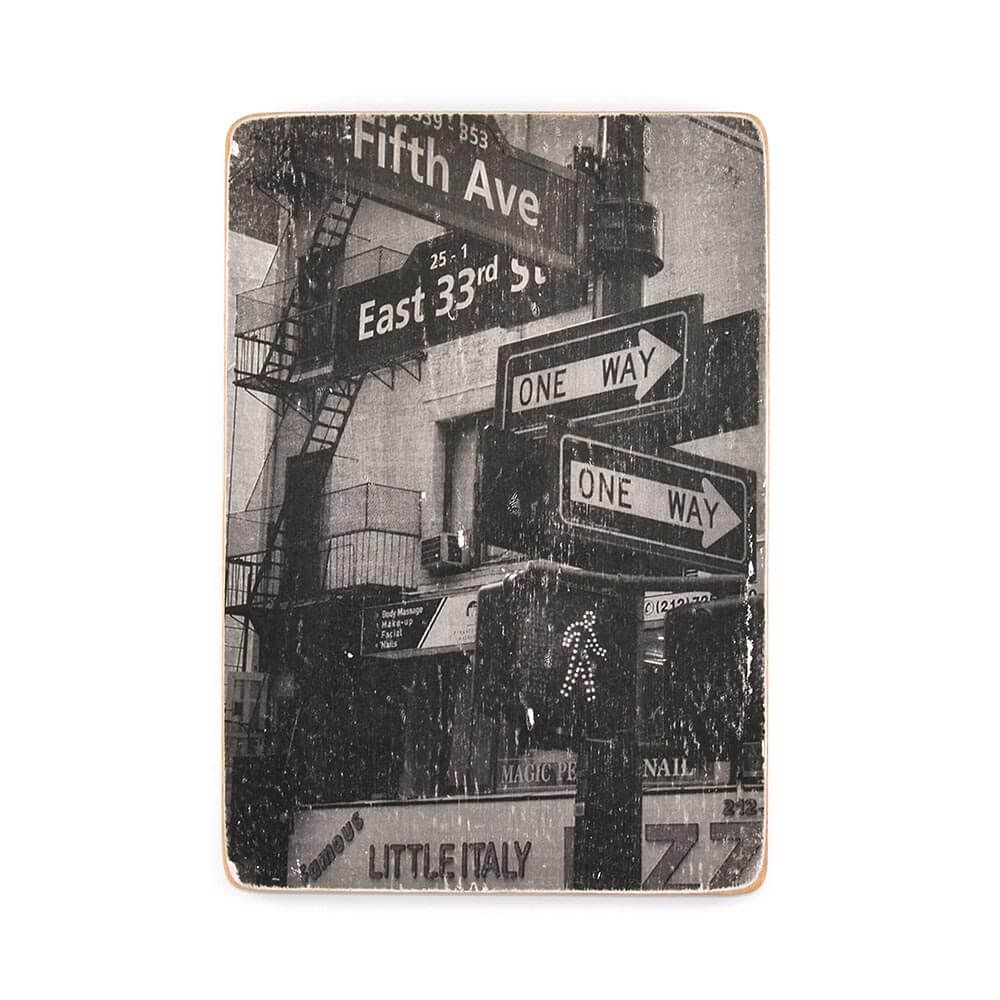 Деревянный постер "New York Street. Улица Нью-Йорка. Черно-белый"