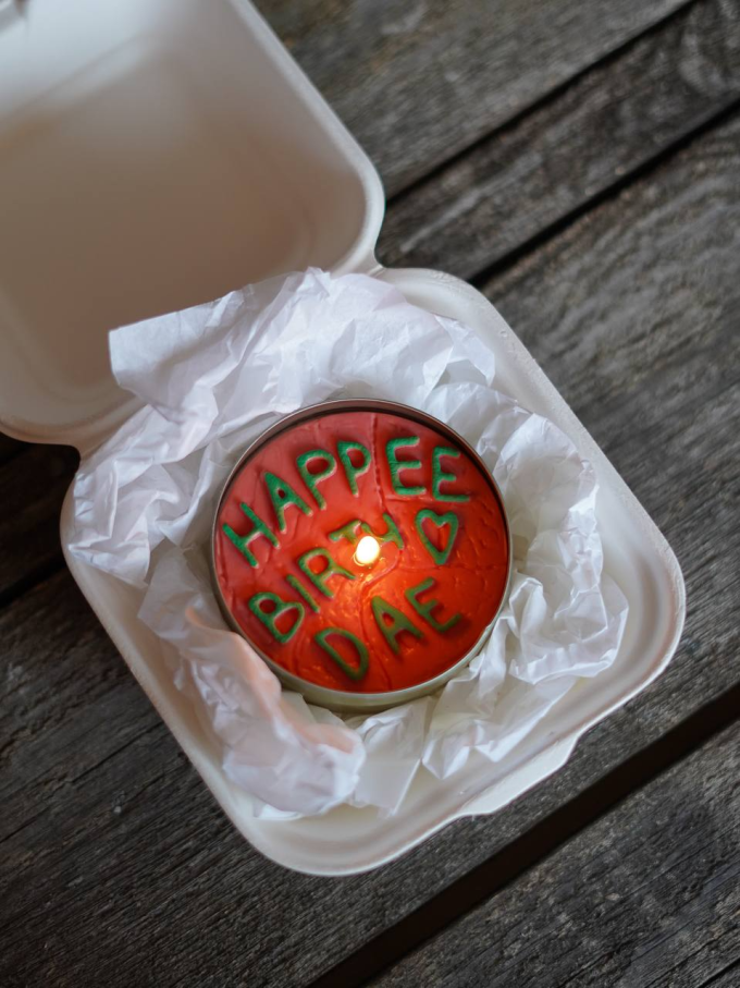 Соєва свічка HAPPY BIRTHDAY  з ароматом випічки