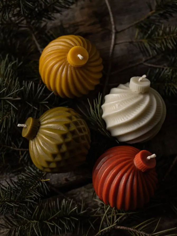 Набір бджолиних свічок «Різдвяні кулі» (різнокольорові)